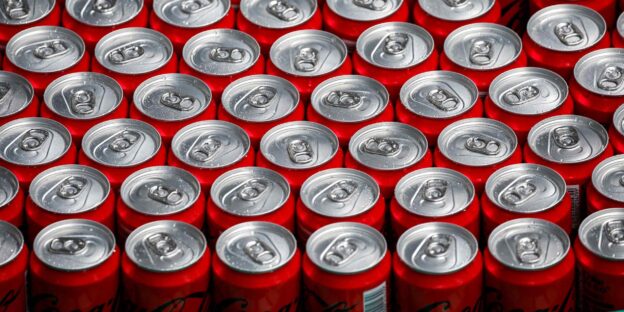 Kenaikan harga aluminium mempengaruhi biaya can Coca-Cola di Indonesia