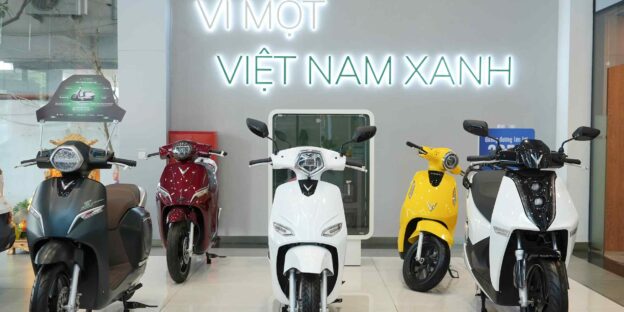 Gambar sepeda motor listrik VinFast dengan diskon menarik